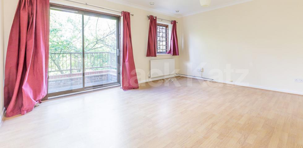 			4 BEDROOMS & 3 BATHROOMS, 4 Bedroom, 1 bath, 1 reception Flat			 St.Helens Gdns, LADBROKE GROVE